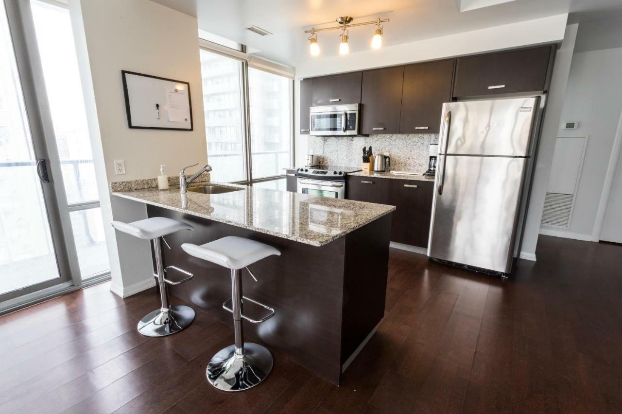Altitude Suites Bay Street - Holiday Bonus - Free Parking Toronto Dış mekan fotoğraf